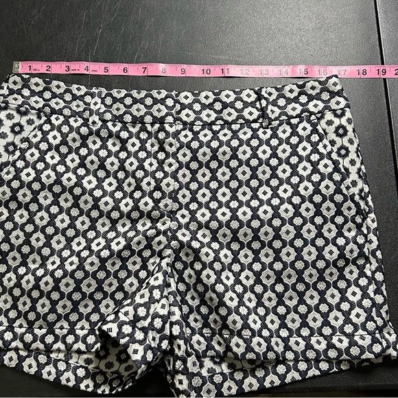 Loft Geometric Print Flat Front Shorts Size 8 - Picture 11 of 13